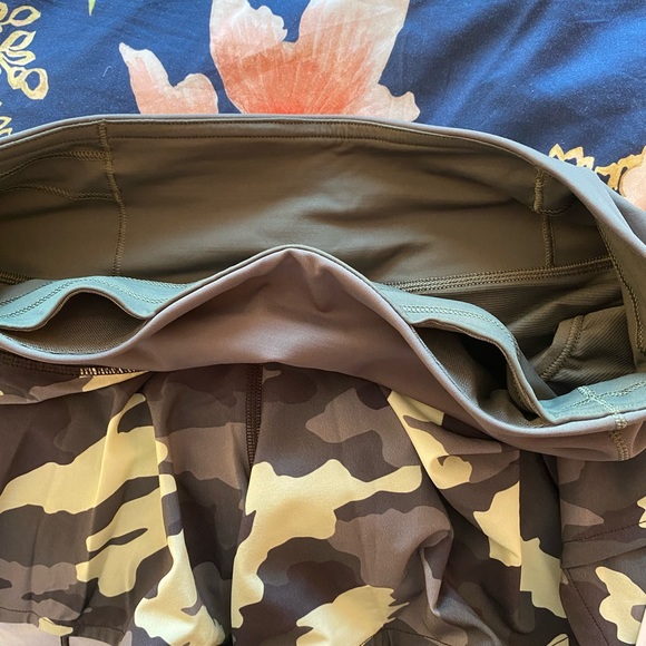 NWT Lululemon Speed Up MR lined 4” shorts in Camo - Picture 7 of 9